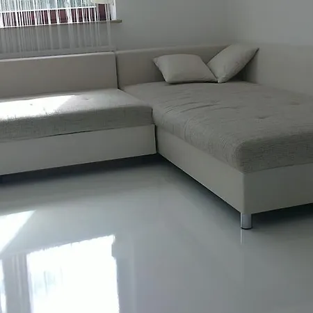 Zwei-zimmer-ferienwohnung-pilotfisch クックスハーフェン